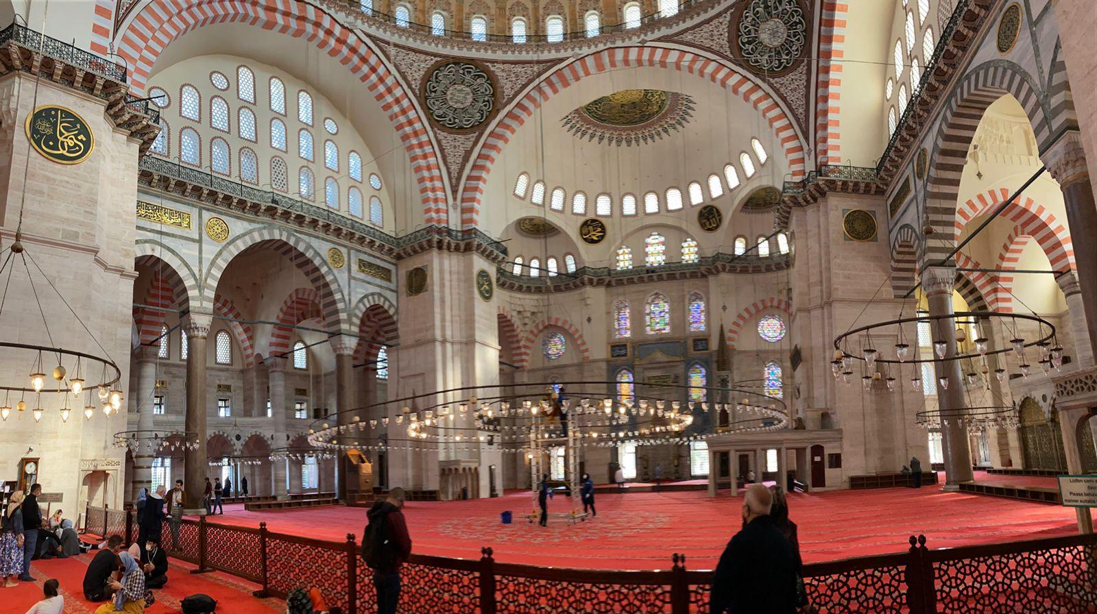 Мечеть Сулеймание. Внутреннее убранство