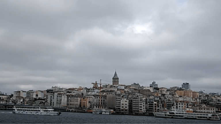 Вид на Стамбул с палубы корабля