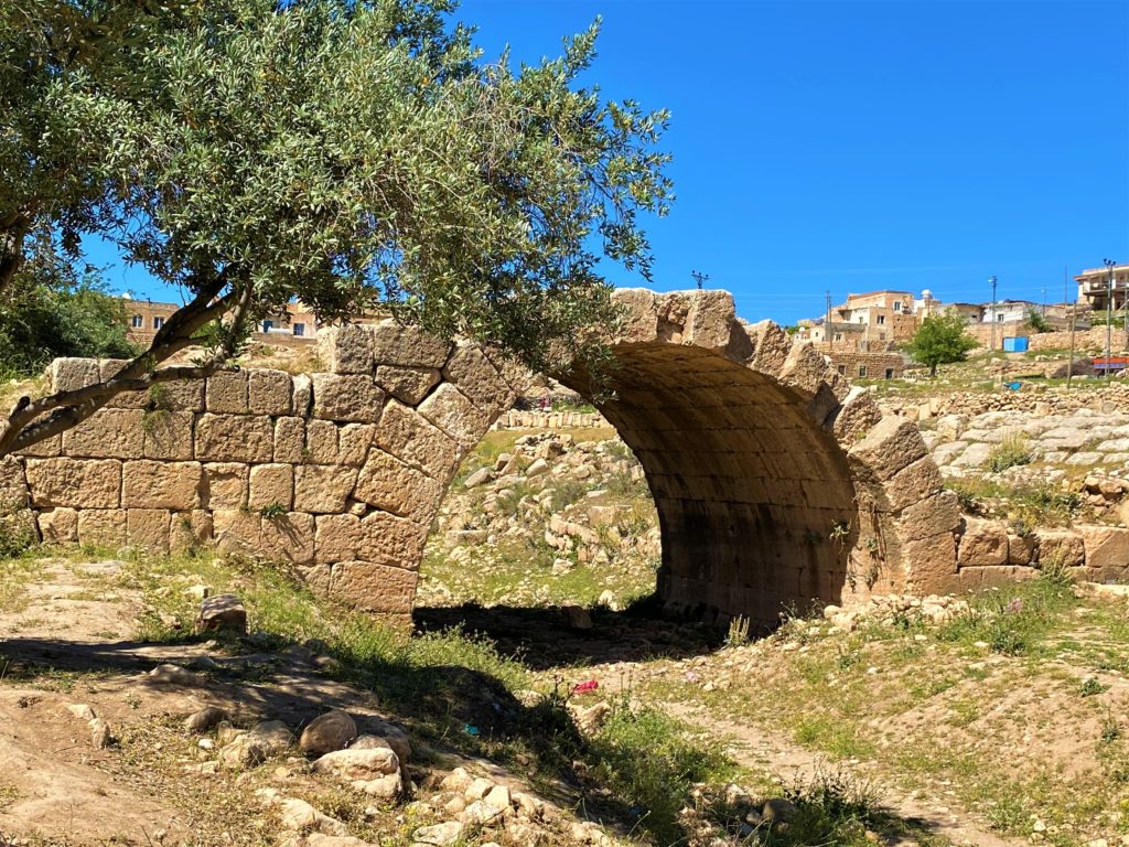 Мост в древнем городе Дара