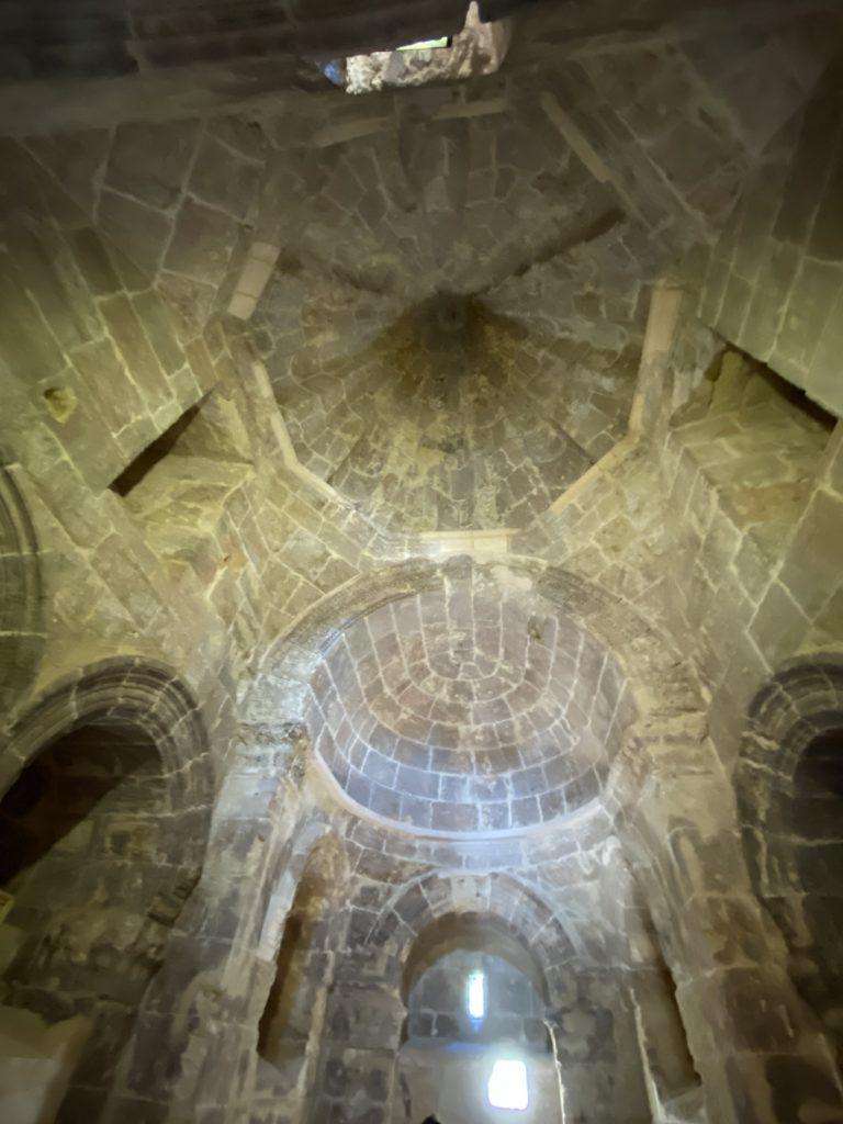 Геометрическая структура потолка в Храме Солнца. Дейрузафаран