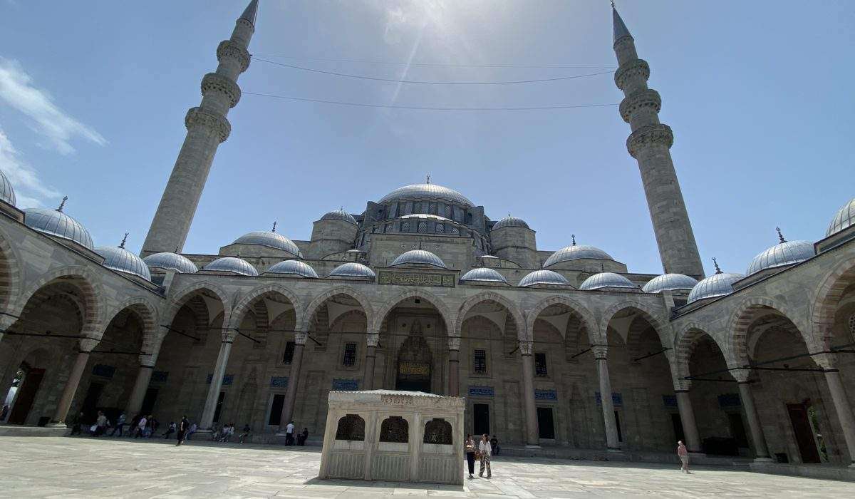 Внутренний двор мечети Сулеймание