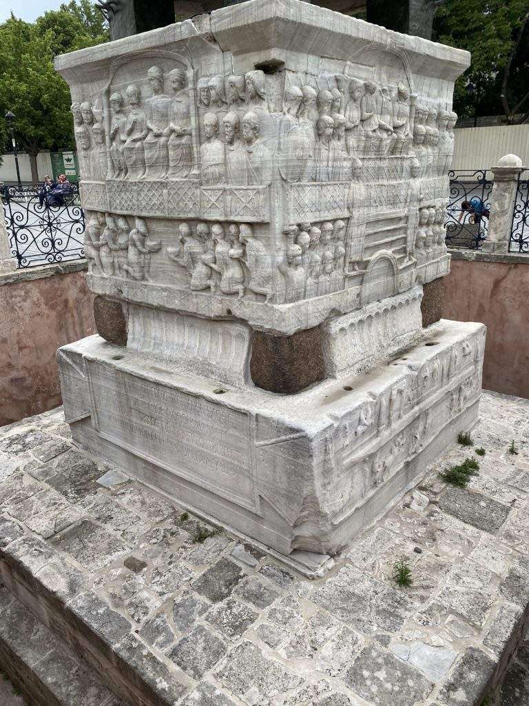 Постамент Египетского обелиска (обелиска Феодосия)