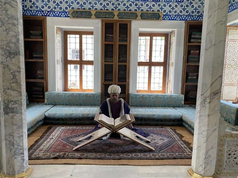 Внутреннее убранство библиотеки Ахмеда III в Топкапы